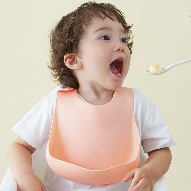 Waterproof Silicone Bib with Collection Pocket – Less Mess, More Peace of Mind at Mealtimes