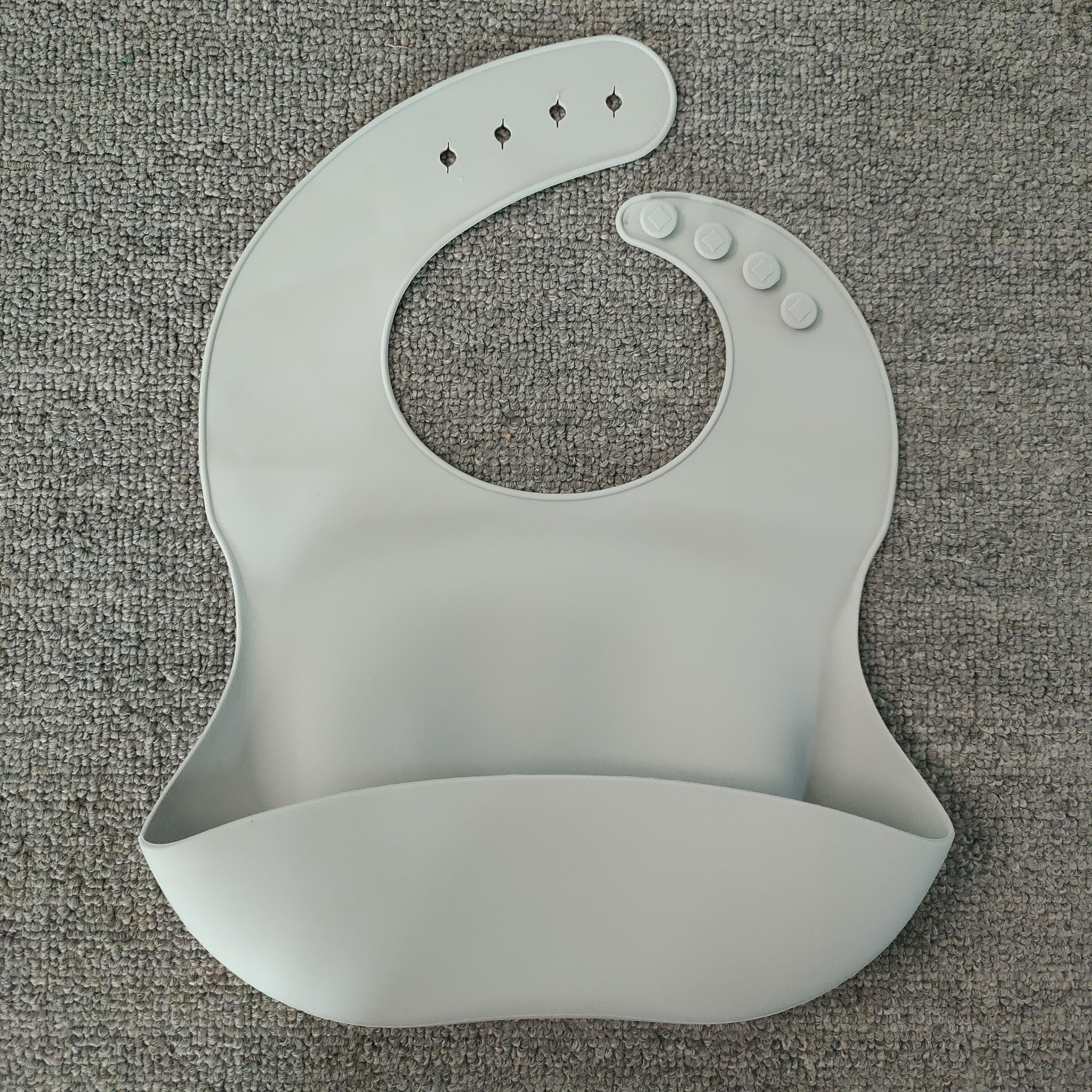 Waterproof Silicone Bib with Collection Pocket – Less Mess, More Peace of Mind at Mealtimes