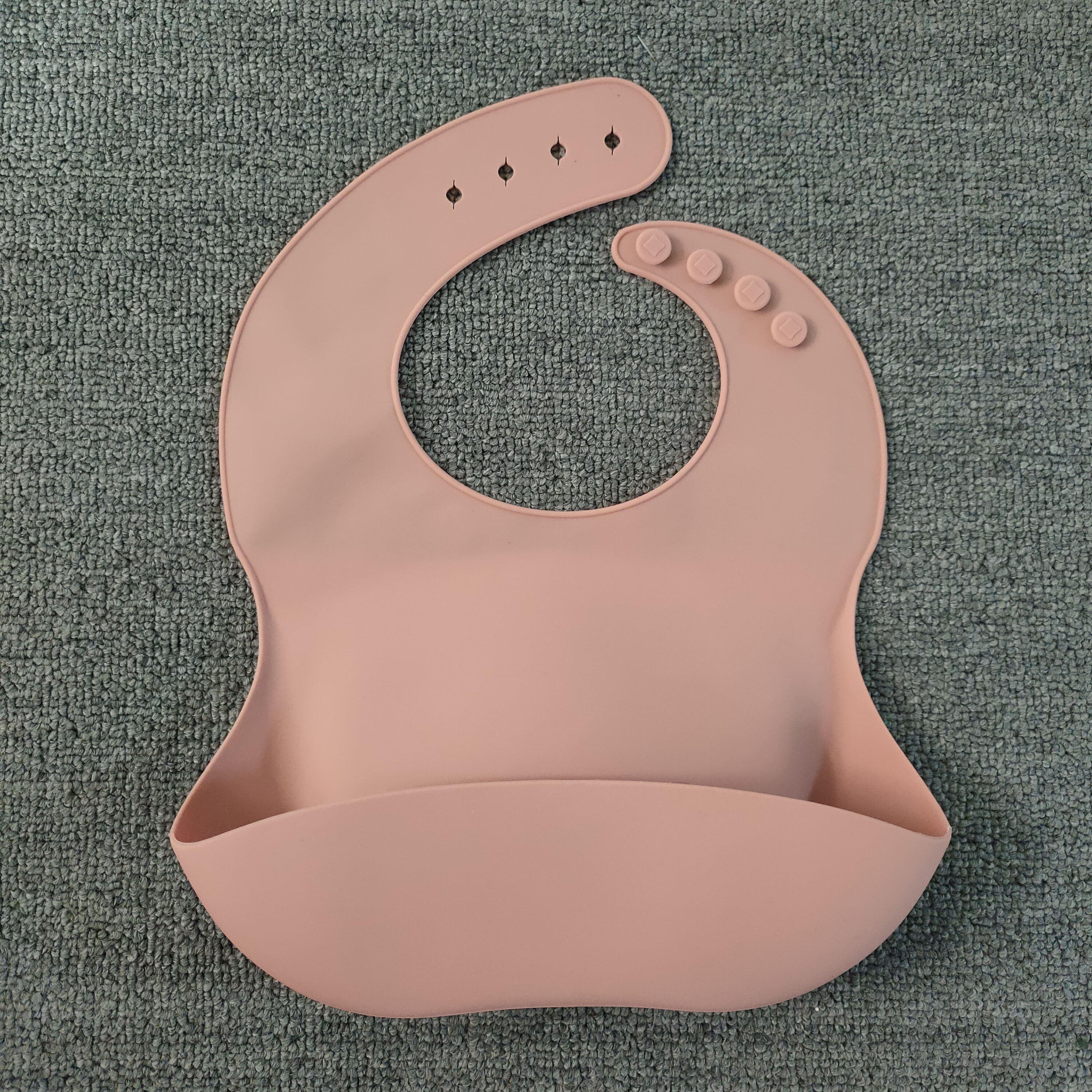 Waterproof Silicone Bib with Collection Pocket – Less Mess, More Peace of Mind at Mealtimes